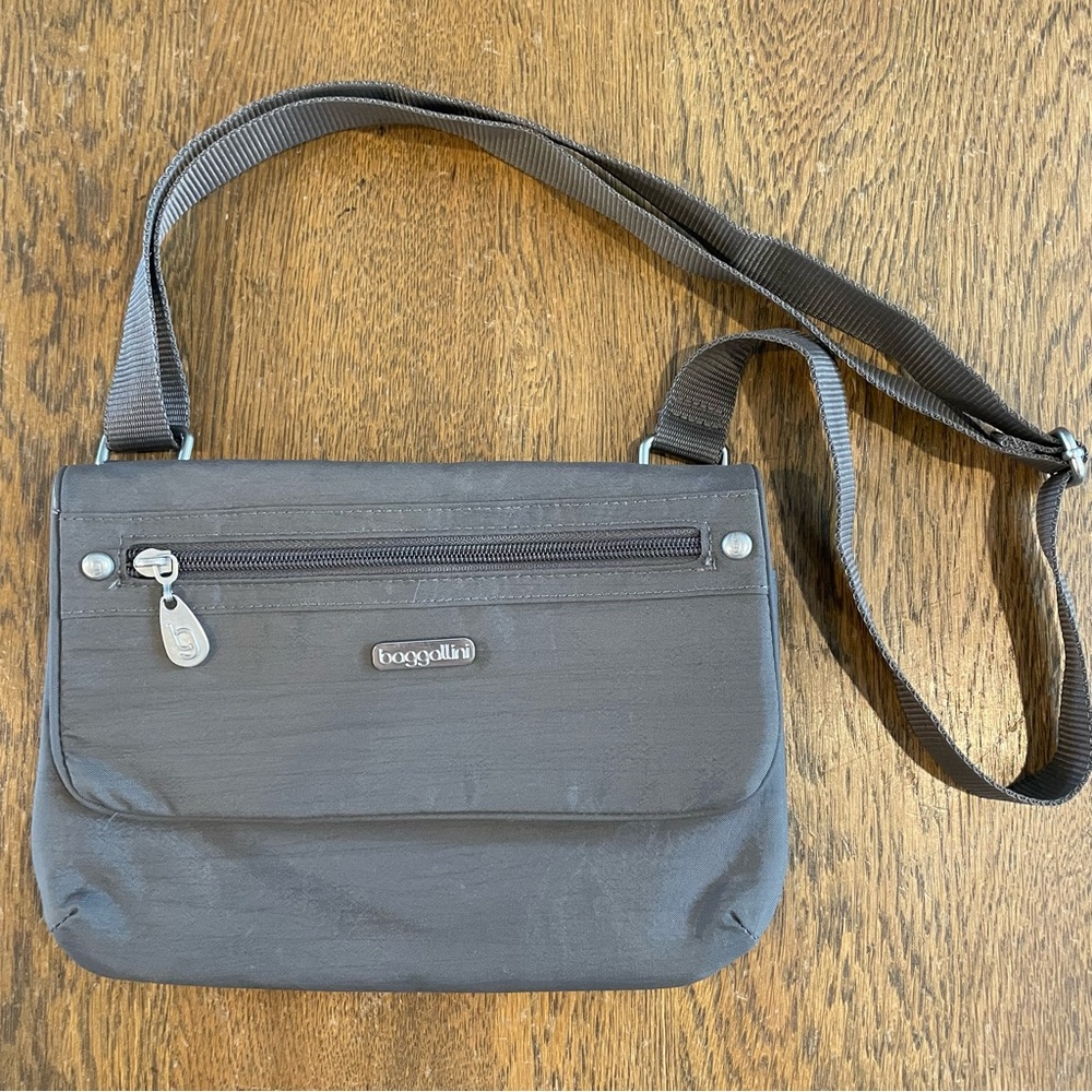 Baggallini Flap 2 It East-West Crossbody Graphite Purse Bag